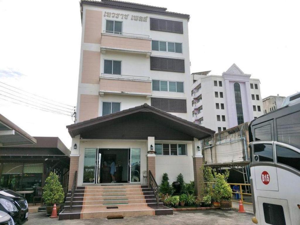 Taevaraj Place Ayutthaya Extérieur photo