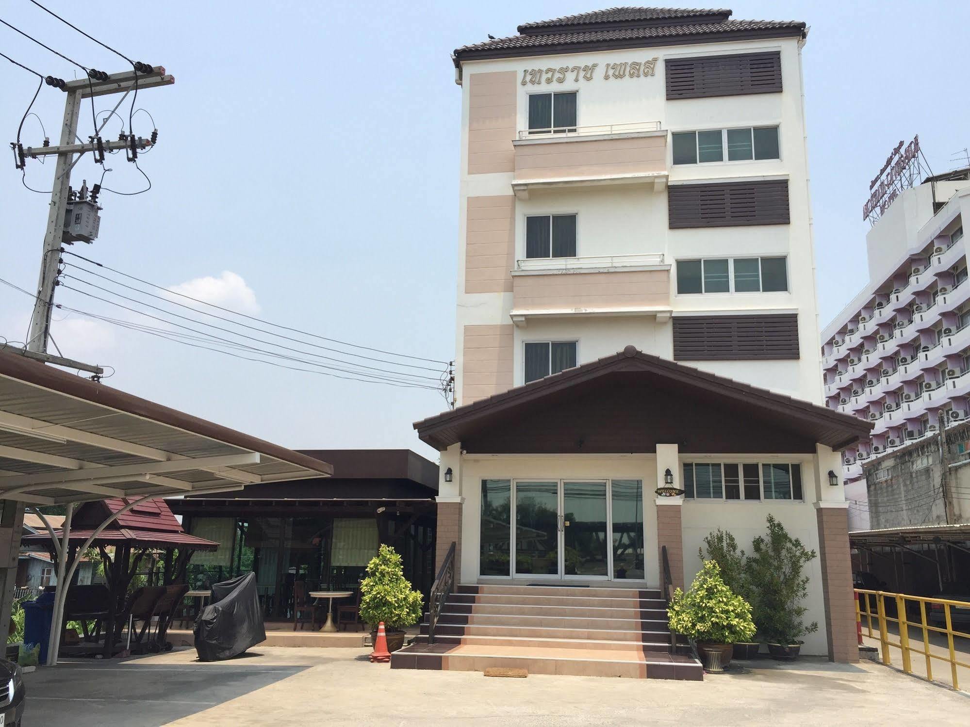 Taevaraj Place Ayutthaya Extérieur photo
