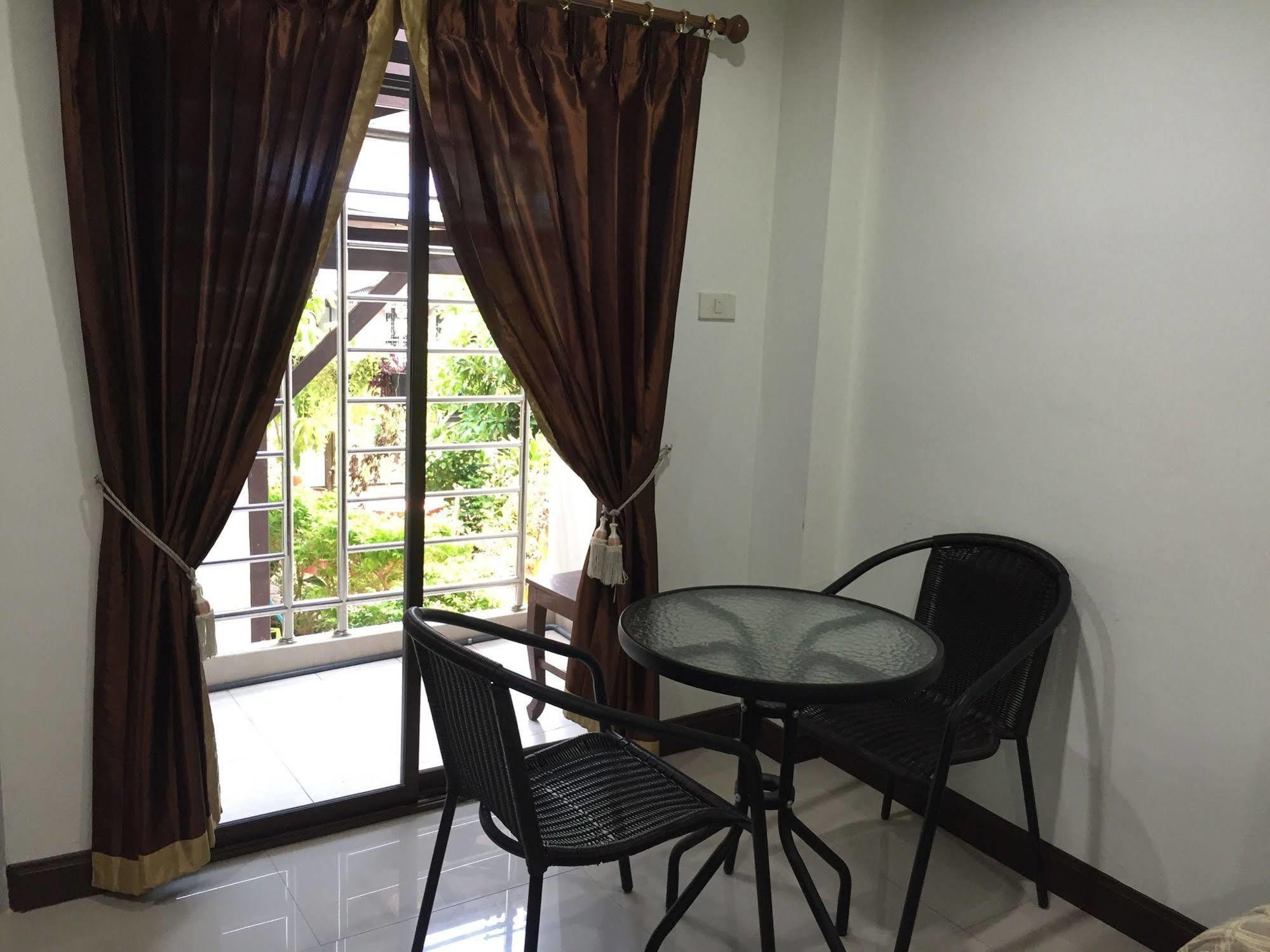 Taevaraj Place Ayutthaya Extérieur photo
