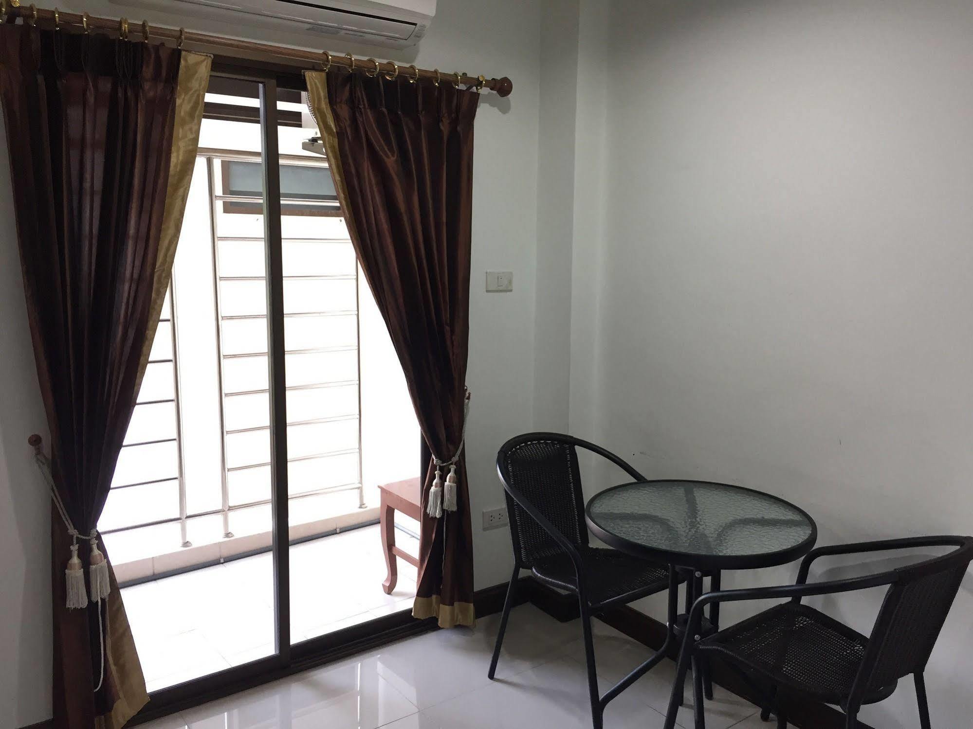 Taevaraj Place Ayutthaya Extérieur photo